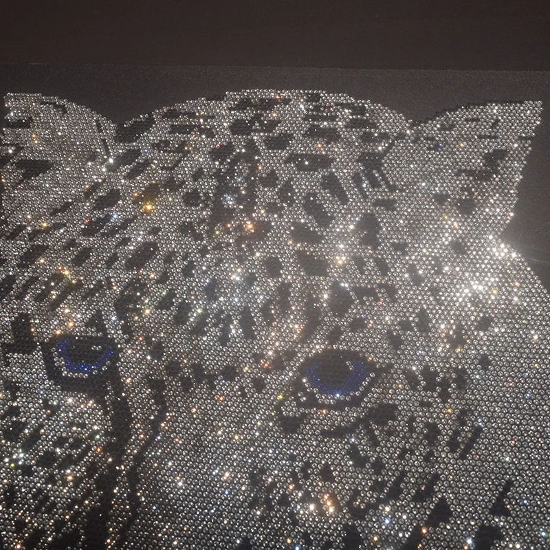 High Quality Drilled Leopard Head Pattern Iron-On T Shirt Denim Golden Velvet Garment Accessories