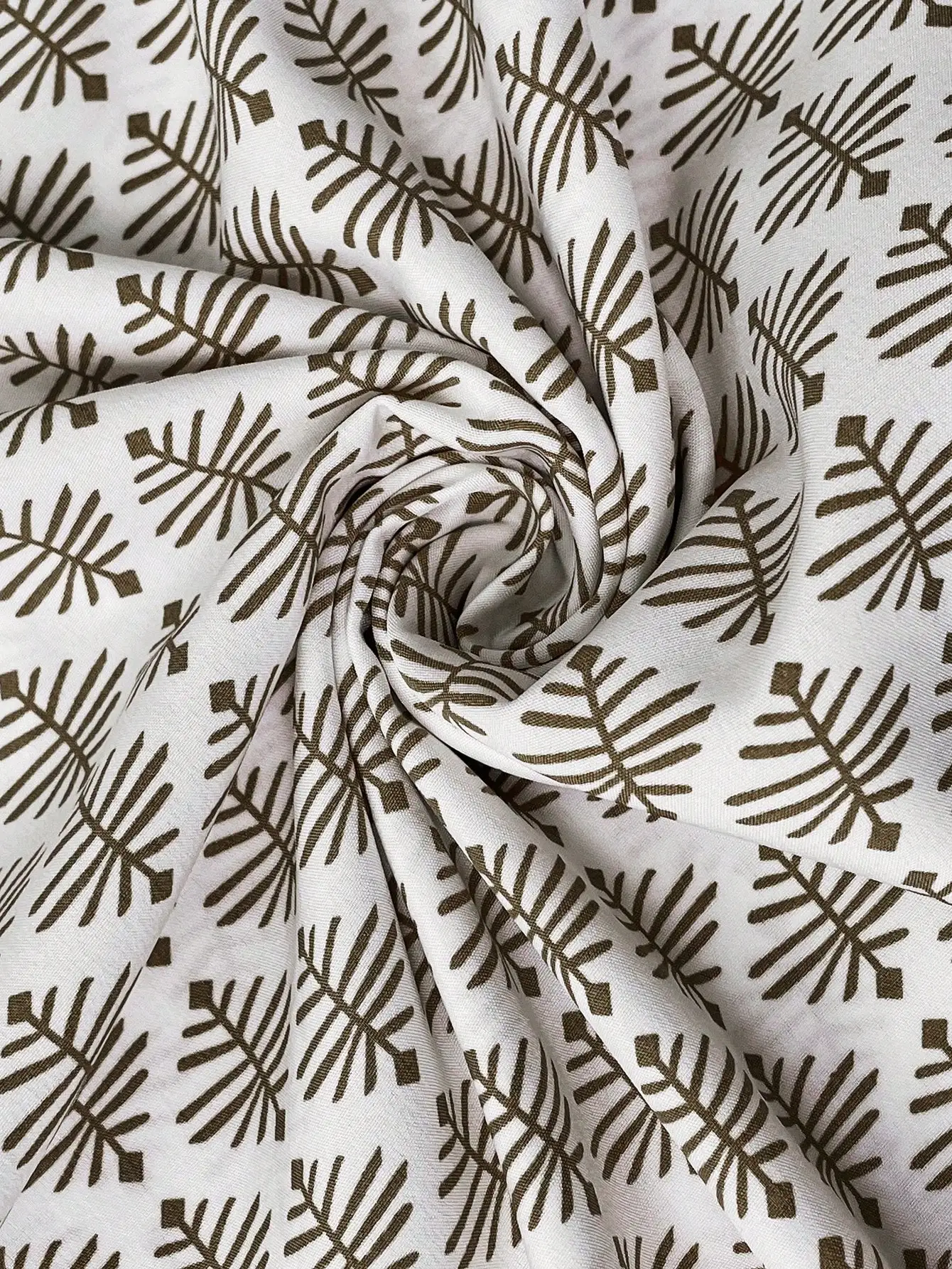 

Элегантное женское макси-платье с цветочным принтом, рюшами, короткими рукавами и эластичной талией