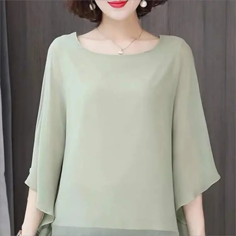 Blusa de gasa de talla grande para verano, camisa holgada lisa de manga corta con cuello redondo, ropa informal sencilla a la moda para mujer, 2024