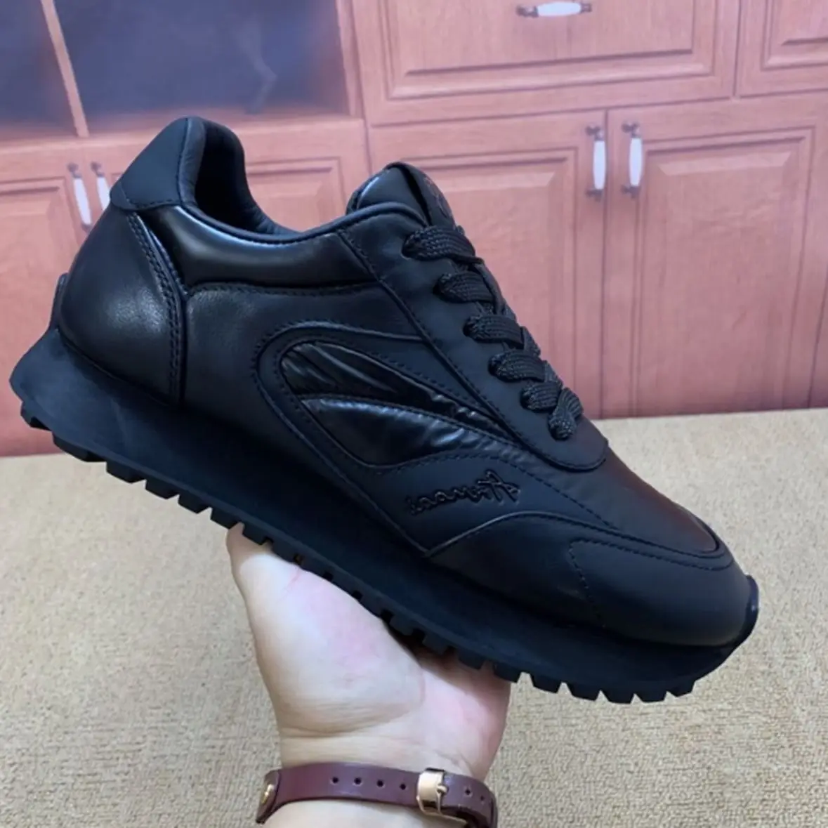 Men Classical Running Shoes Lightweight Suede Leather Sneakers Men Comfortable Outdoor Sport Shoes Breathable Flat Jogging Shoes