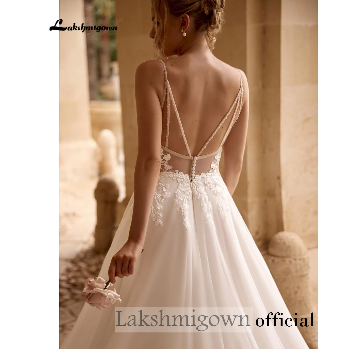 Lakshmigown Boho-Brautkleid mit Spaghettiträgern, V-Ausschnitt, Spitzenapplikationen, tiefem V-Ausschnitt am Rücken, Tüll, A-Linie, Schleppe, nach Maß gefertigt – Detail 8