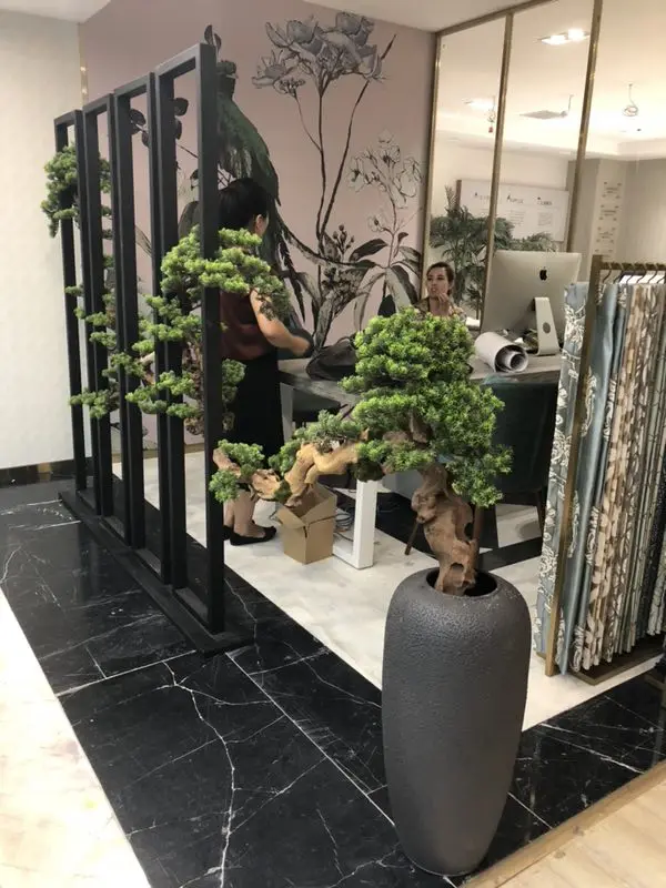 Customized podocarpus wrought iron screen simulation welcome pine artificial tree hotel lobby tea room