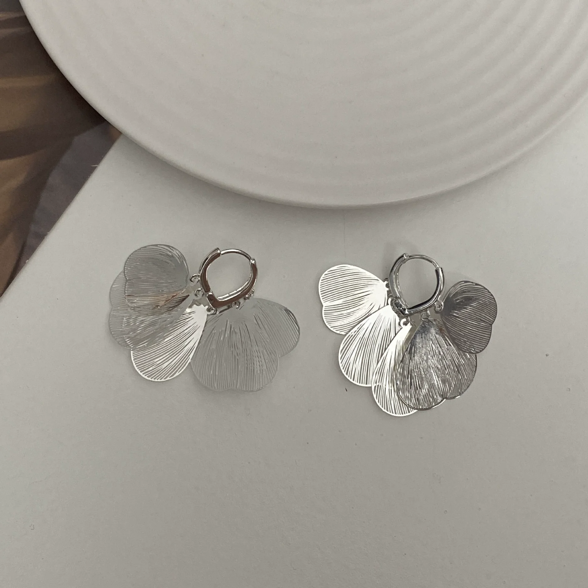 XIYANIKE rétro feuille de Ginkgo pétales boucles d'oreilles pour les femmes mode nouveaux bijoux cadeau fête vacances сubьги жletiе