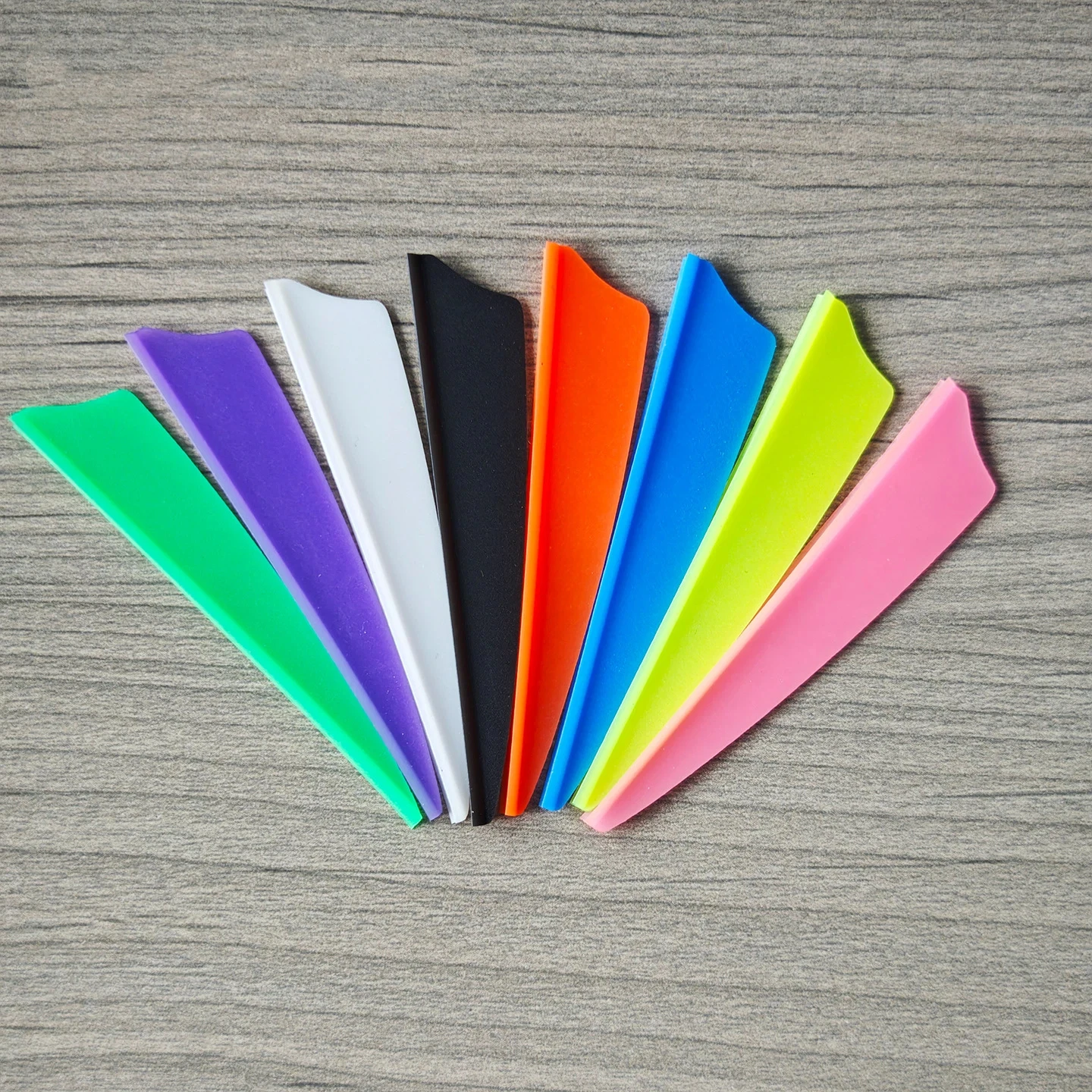 100pcs 2.5-inch Archery Shield Plastic Feather Arrow Vanes High Bullet Feather Shooting Hunting Accessories