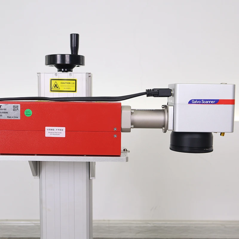 LY جديد ماكس Raycus 50 واط 100 واط 200 واط آلة التعليم بليزر الألياف مع انزلاق السكك الحديدية ودوران محور مجوهرات النقش المعادن الهواء كول