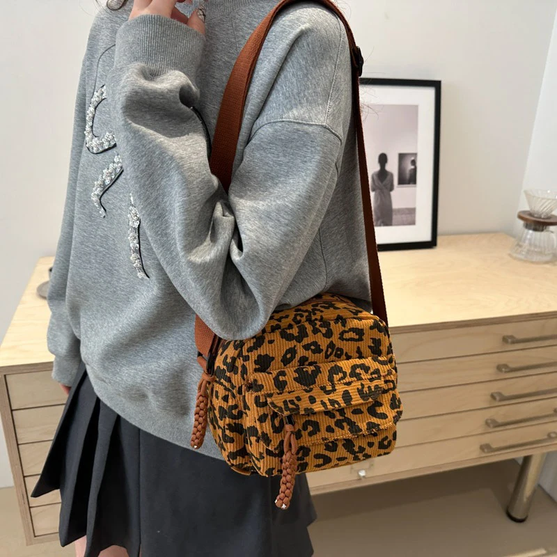 Personalized Retro Leopard Print 2026 Large-capacity Travel Trend Stylish Crossbody Single-shoulder Small Square Bag for Women