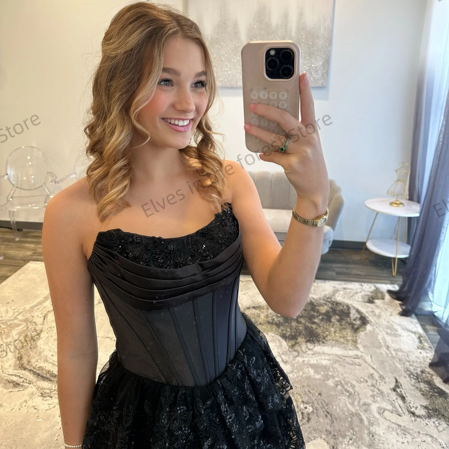 ชุดราตรีสีดำหรูหรา คอวี แขนกุด ระบายเป็นชั้นๆ ชุดราตรีแบบสั่งตัด ผ่าสูง สำหรับงานพรอมปี 2025