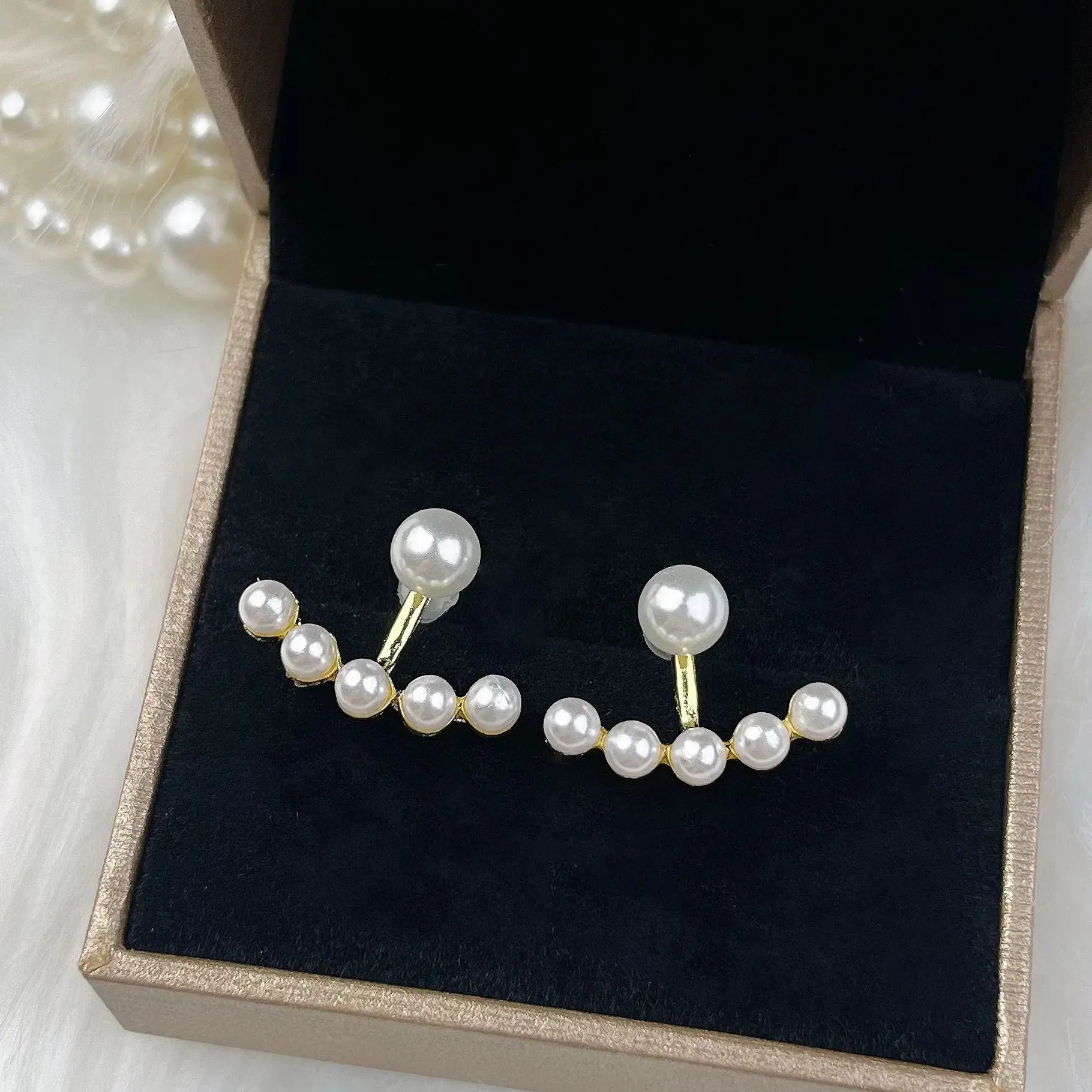 Romantic Five Imitation Pearl Cluster Stud Earrings for Women Vintage Inspired Gold Color Earrings Friendship Jewelry Gift