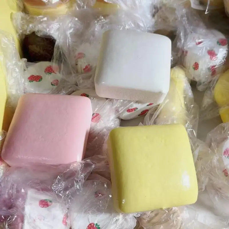 لعبة ضغط على شكل كعكة مربعة محاكية للواقع، لعبة تخفيف التوتر بطيئة الارتداد، هدية مثالية للكبار والأطفال.