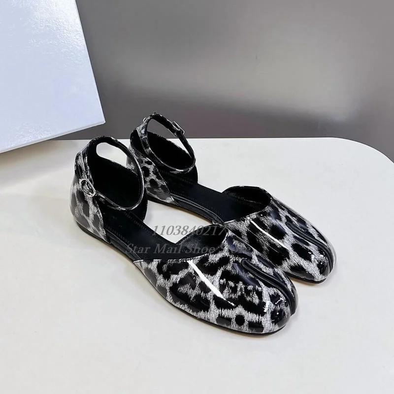 Split Toe Round Toe Sandals Ankle Buckle Flats Women Spring and Summer Comfortable Sandals Concise Ballet Shoes Sandals