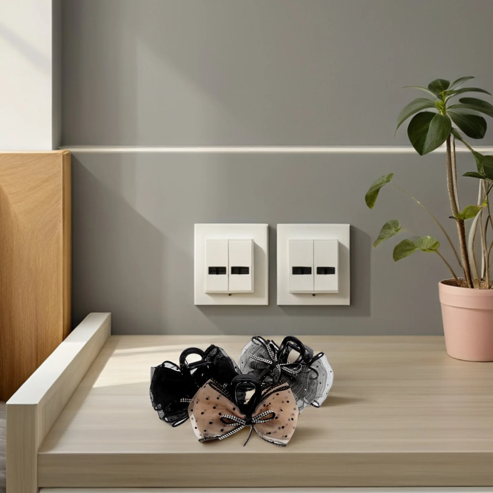 

3Pcs Bowknot Hair Claw Clips Sparkly Rhinestone Mesh Bubble Design Non Slip Shark Clip for Women Versatile Colors Casual Wedding