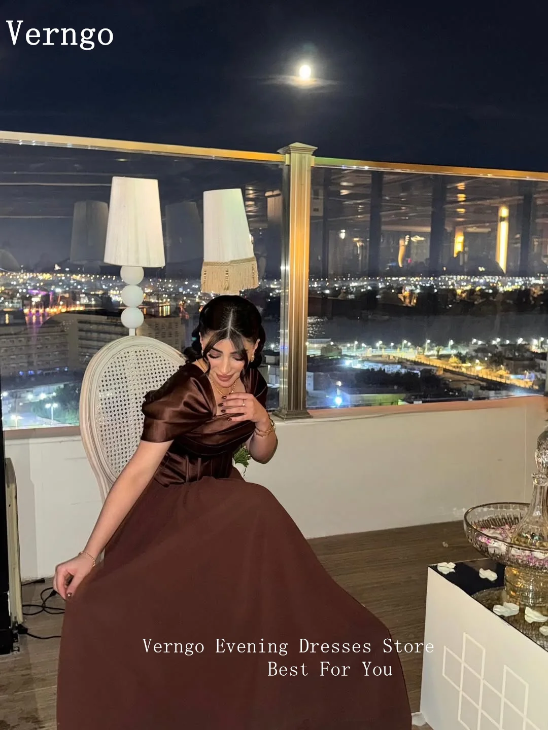 فستان سهرة من Verngo باللون العنابي من الكريب بياقة مربعة وأكمام قصيرة مناسبة رسمية فستان أنيق للحفلات حسب الطلب