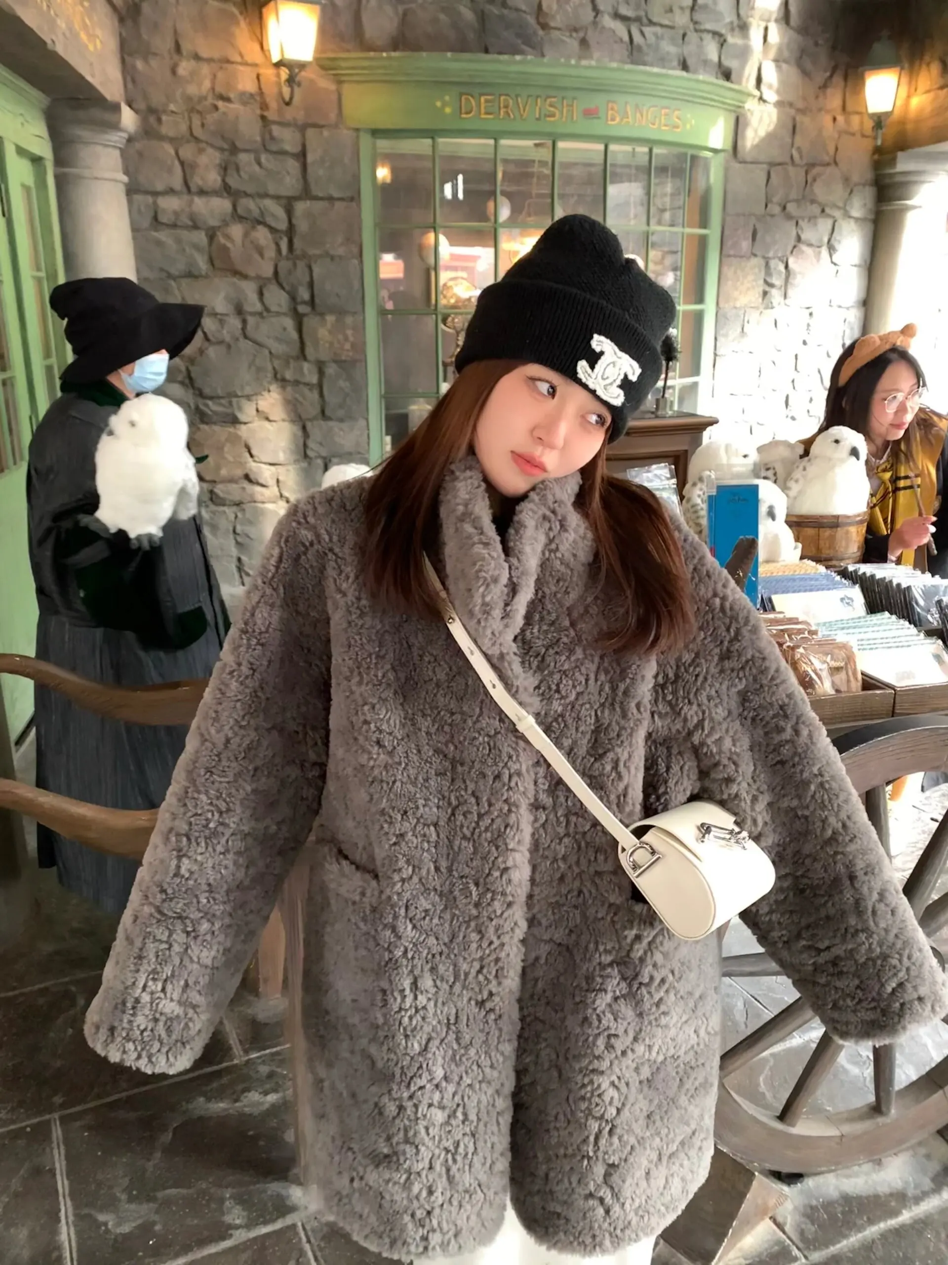 

Новая корейская женская удлиненная куртка из овечьего бархата 2025 года, утепленная, из экологически чистого меха, в университетском стиле, верхняя одежда