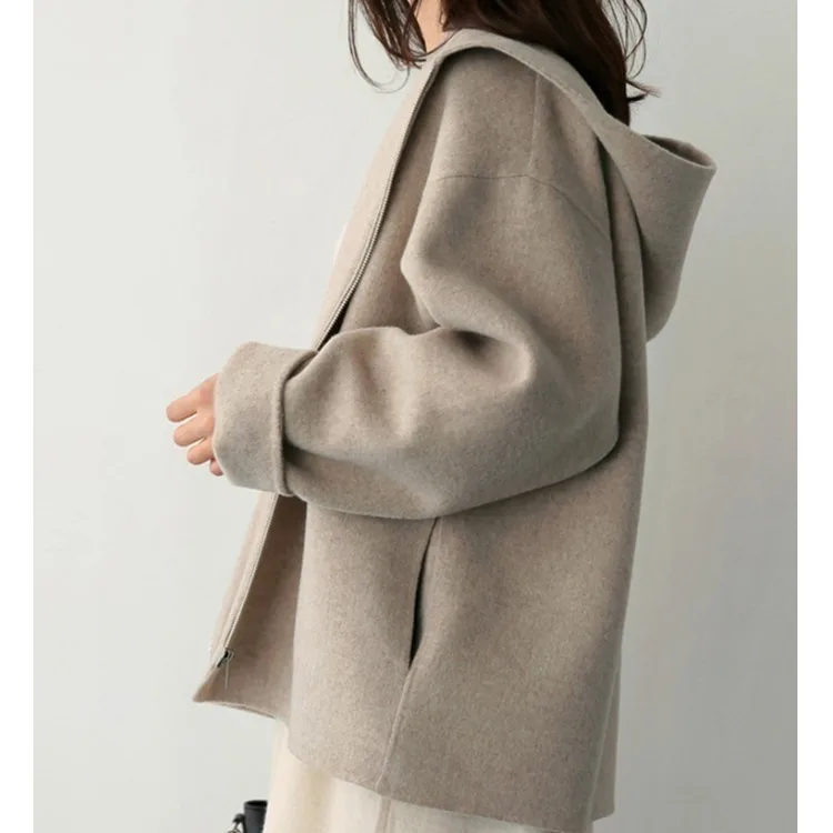 Cappotto di lana con cappuccio da donna stile corto 2025 autunno e inverno nuovo piccolo cappotto di lana casual in tinta unita sciolto