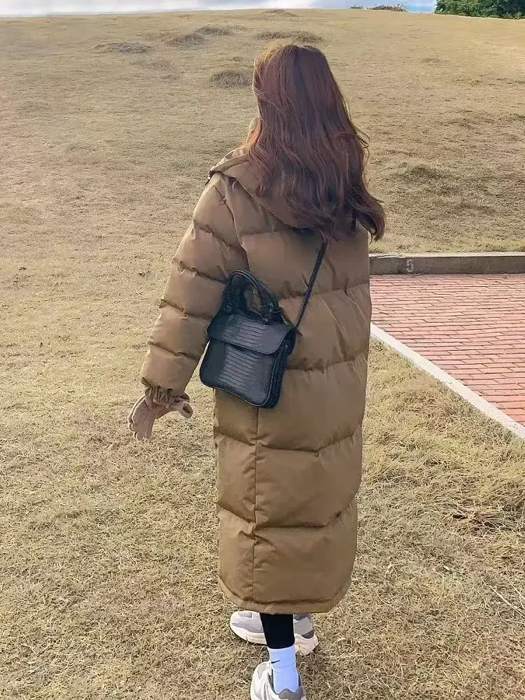 เสื้อแจ็คเก็ตผู้หญิงแบบยาวคลุมเข่าบุผ้าฝ้ายสำหรับฤดูหนาว แฟชั่นใหม่