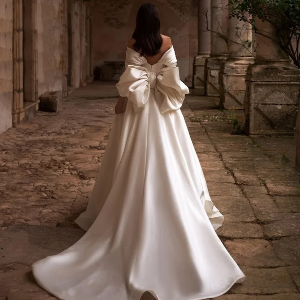 Abito da sposa di lusso personalizzato con fiocco a farfalla sul retro e spalle scoperte Abito da sposa con scollo a cuore e abito da ballo da sposa a trapezio