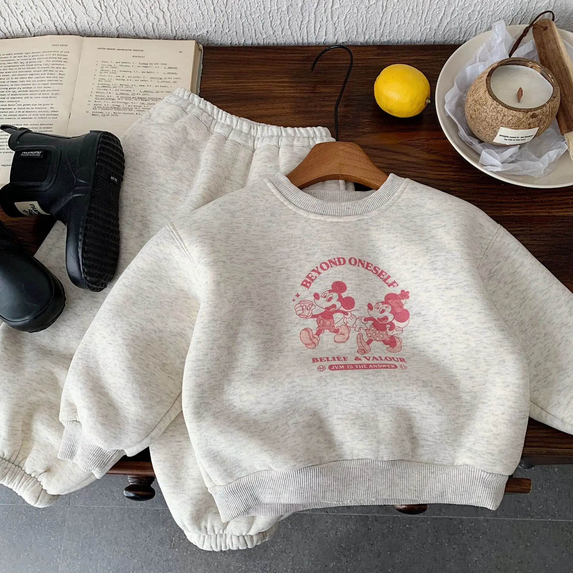 

Детский повседневный флисовый комплект из 2 предметов, корейский стиль, толстовка с круглым вырезом и длинными рукавами + штаны, теплая одежда с рисунком Микки для маленьких мальчиков и девочек