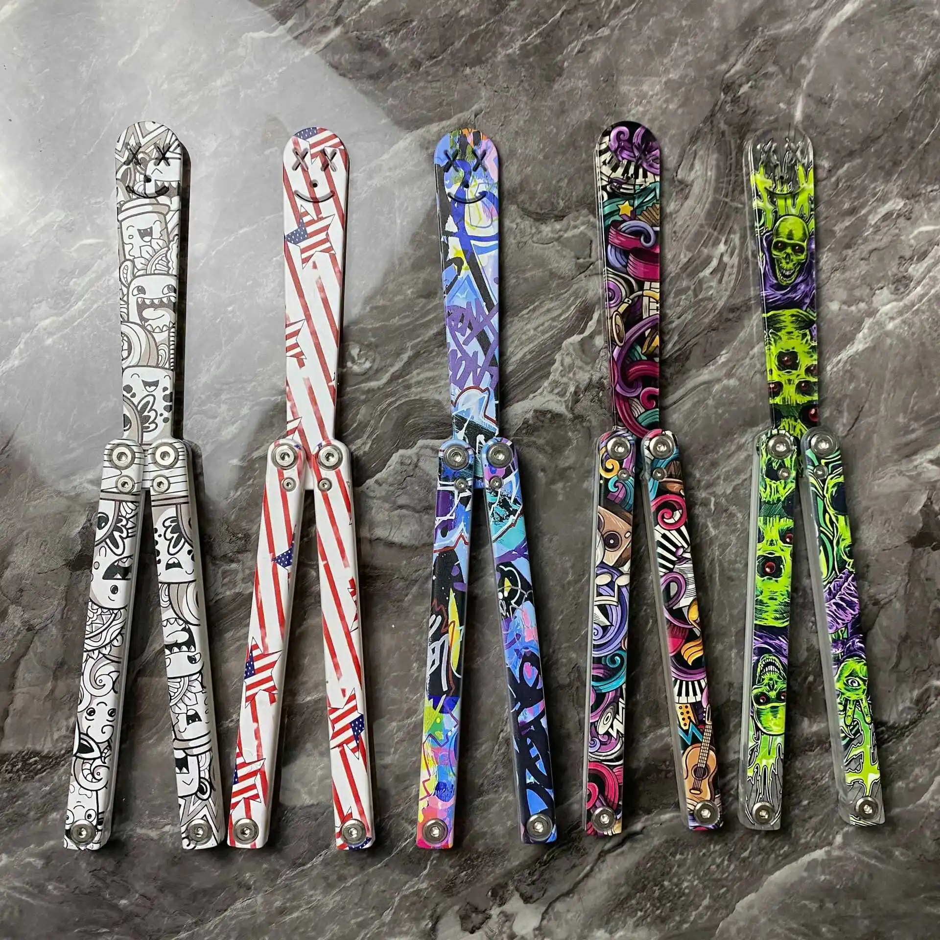 Plastic butterfly knife, hand-shaking beginner safety without cutting, fancy cartoon decompression and relaxation woman gift