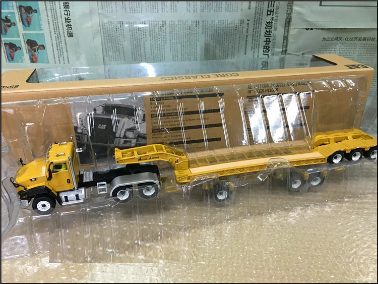 1:50 Scale Die-Cast Model CT660 Day Cab Tractor & XL 120 Low-Profile HDG Lowboy Trailer 85503C