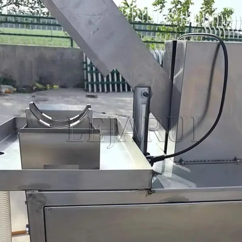 Buccia di cocco verde elettrica automatica Rimuovi grattugia Pelapatate Raschietto Dehusk Opener Cutter Cut Peel Machine
