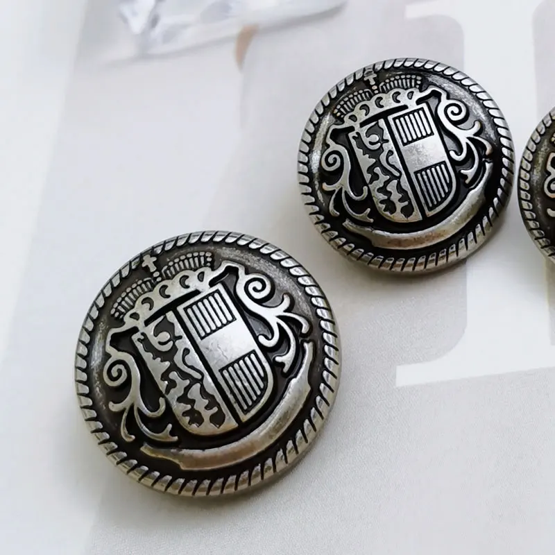 Modischer britischer Stil, Gold, Silber, hoher Schaft, runder Metall-Nähknopf für Kleidung, Anzug, Mantel, Windjacke, Nähzubehör – Detail 2