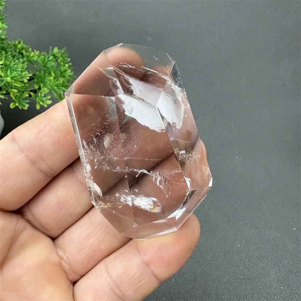 Natural White Quartz Crystal Polyhedron Raw Stone Mineral Specimen Palm Toy for Aura Treatment And Energy Healing
