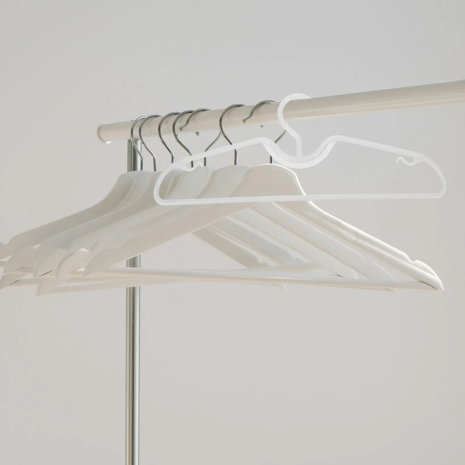 10Pcs Short Neck Non-Slip Closet Hangers Plastic Space Efficient M-Shaped Structure for T-Shirts Shirts Tank Tops Coats Scarves