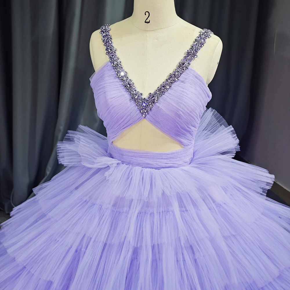 สปาเก็ตตี้สายรัดกระโปรงฉัตร Quinceanera ชุดคริสตัลประดับด้วยลูกปัด Bodice ยาว Train Ball Gown สําหรับหวาน 15 16 Party