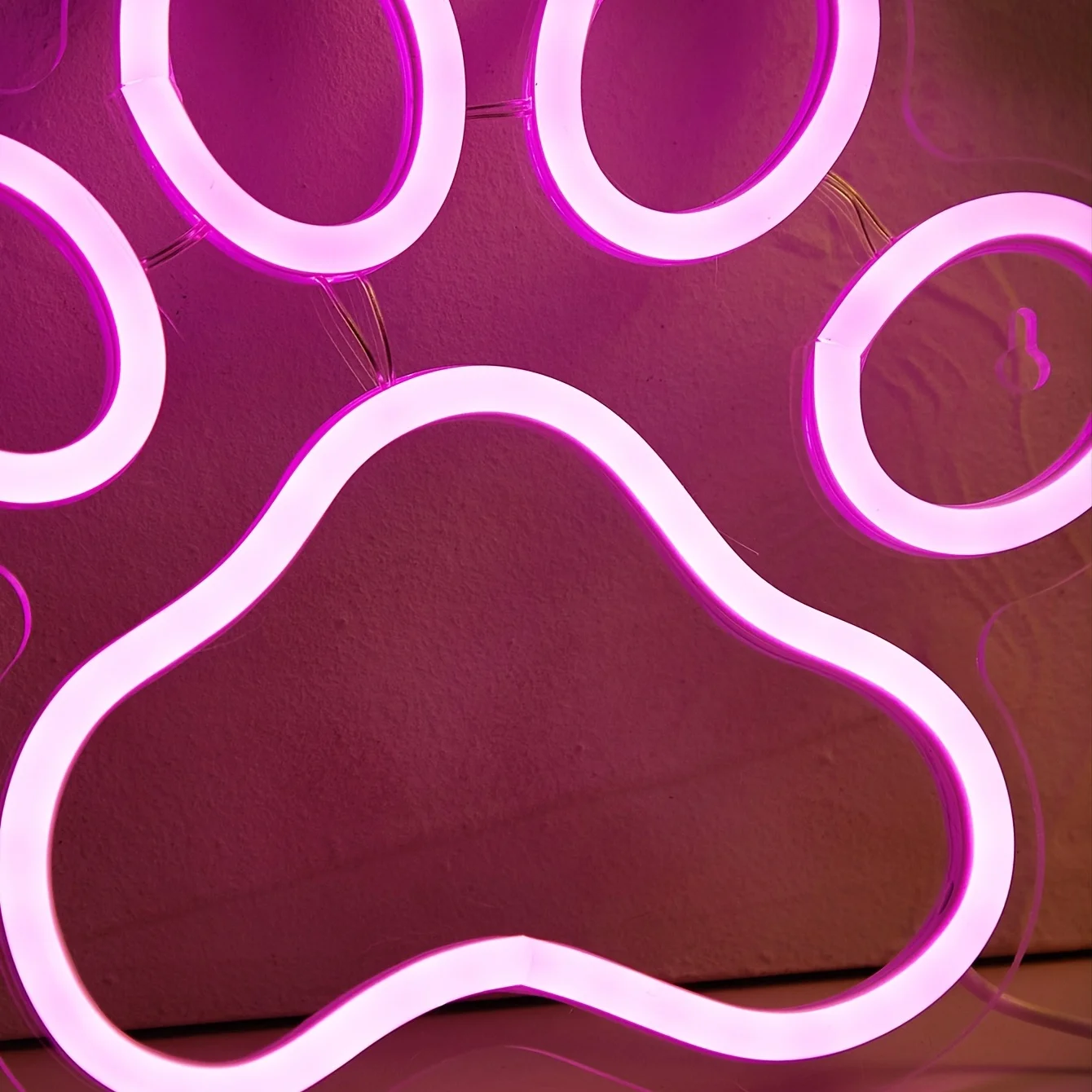 USB-Powered Dog Paw Neon Light: Wall Hanging, Ideal for Bedroom & Parties, Adds Cozy, Stylish Ambiance for Pet Lovers