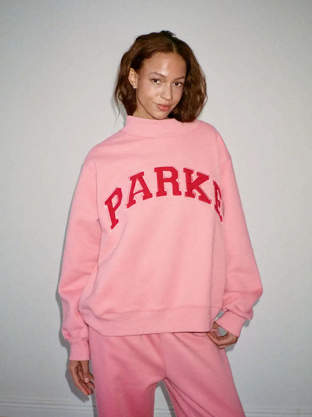 Women's Oversized Varsity Sweatshirt Mock Neck Long Sleeve Collegiate Letter Print Pullover Casual Streetwear Top