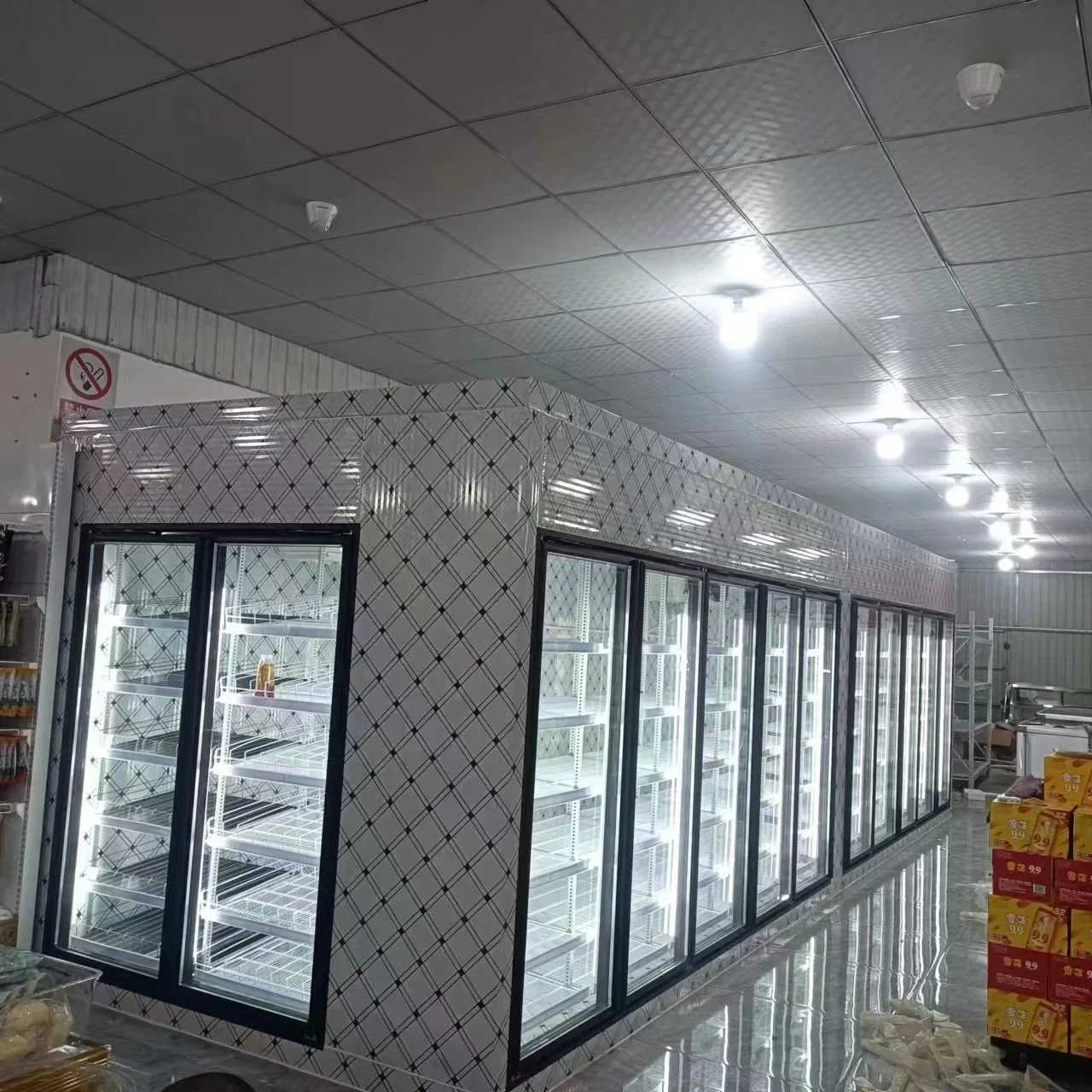 Mobile cold storage, beverage refrigeration, catering refrigeration, commercial use cold storage