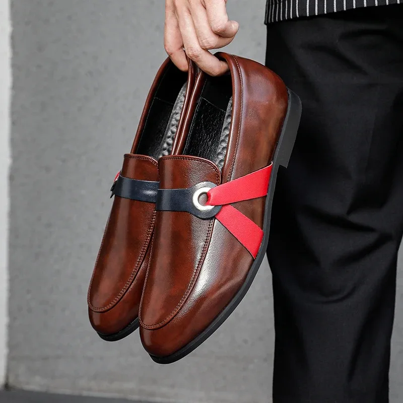 

Men's Loafers with Flat Heel Solid Color Leather Upper Soft Sole One-piece Toe Cap Stylish Large Size High-quality Formal Shoes