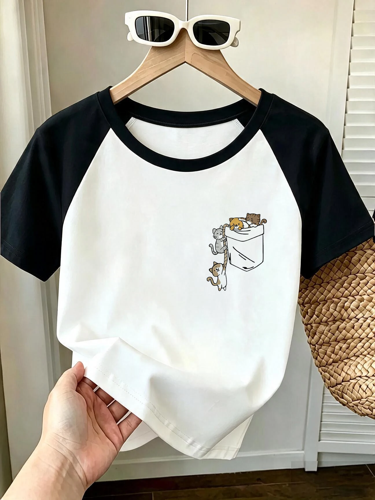 Cute Kitten Women's Casual Graphic Tshirt Vintage Raglan Short Sleeve Pocket T Shirt with Funny Cat Print  T-shirt Y2k Clothes