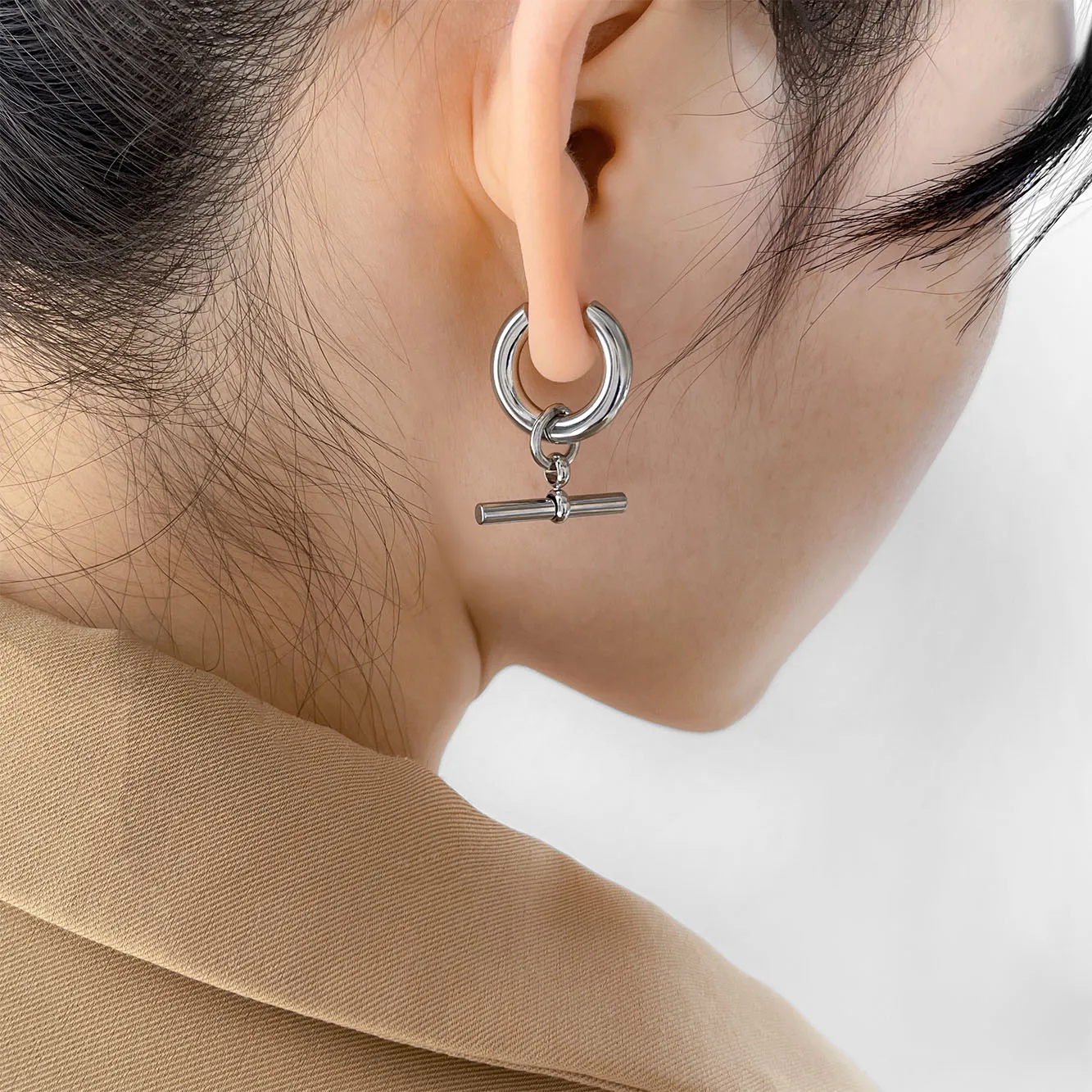 GHIDBK Vintage Stainless Steel T Bar Pendant Hoop Earrings for Women Metal Circle Huggie Earrings acero inoxidable joyería