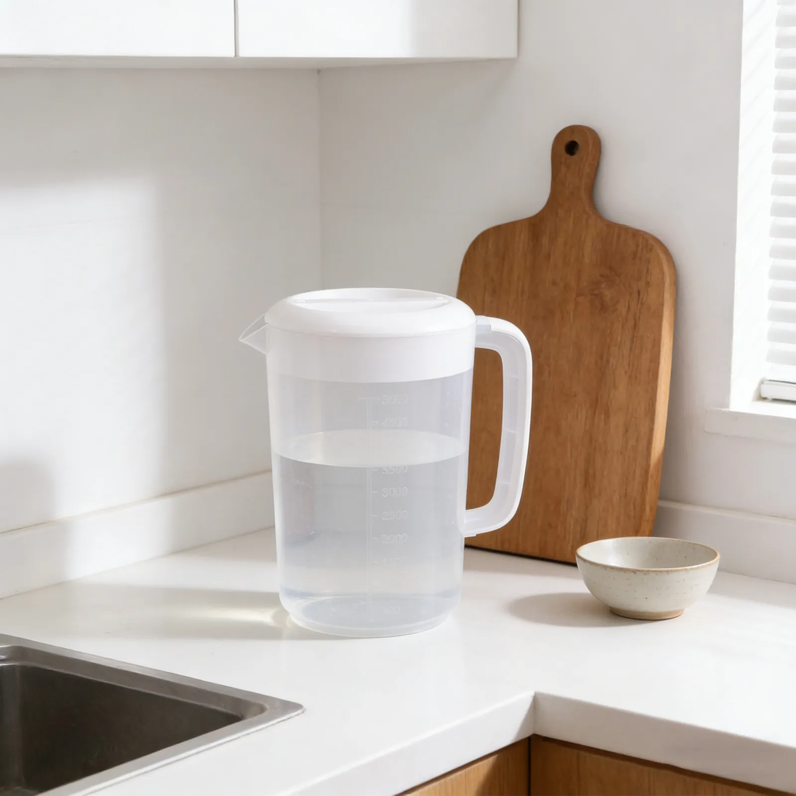 Large Plastic Water Pitcher Measuring Jug Lid Juice Container Cold Drink Storage Beverage Carafe Fridge Door Drinking Water Jug