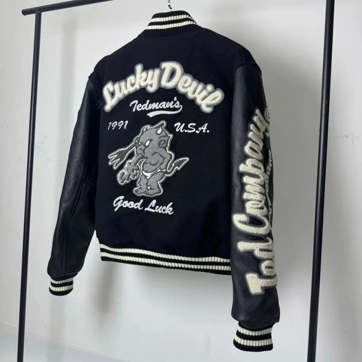 

Бейсбольная куртка SUDA Self-Adjoint Eastern 1991 Lucky Little Devil CleanFit, унисекс, с хлопковой подкладкой, молодежная, повседневная, модная