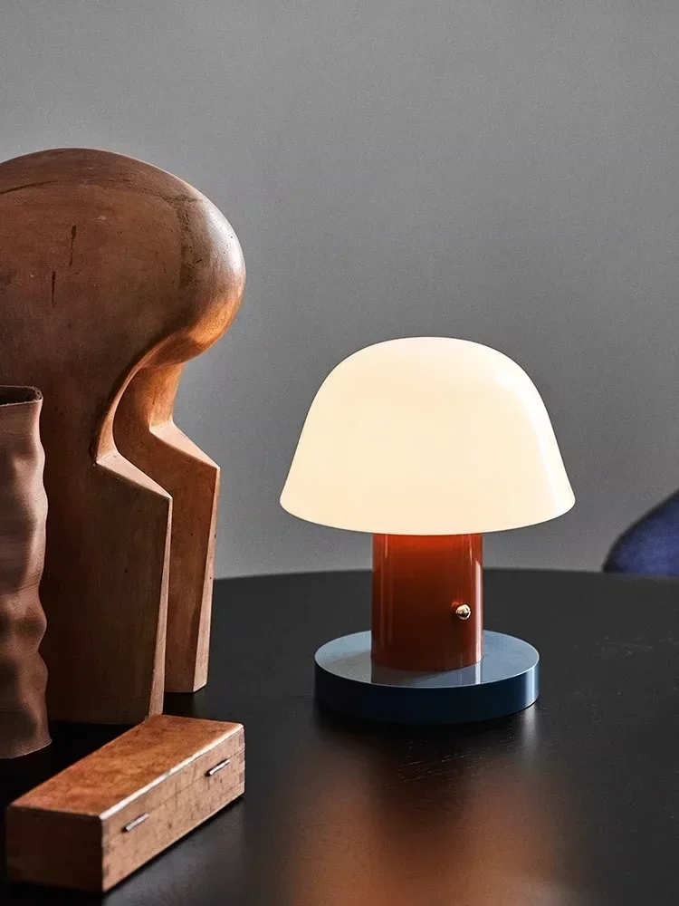 Nordic Danish Retro Small Table Lamp Charging Touch Desk Decoration Warm Atmosphere Mushroom Lamp Bedroom Bedside Lamp LED