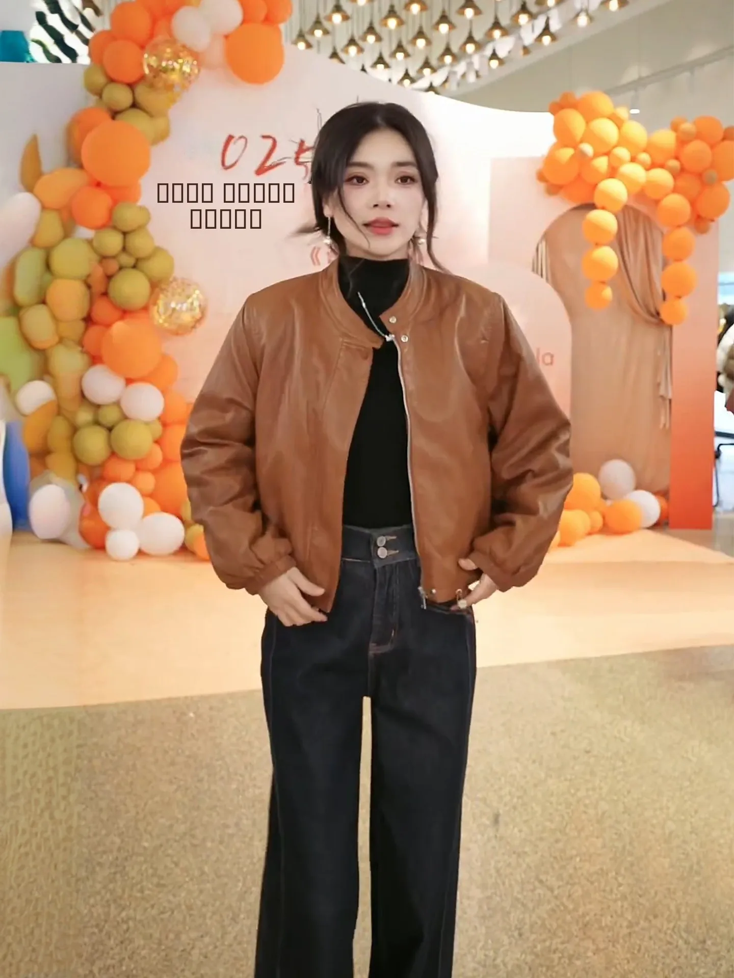 جاكيت جلد نسائي جديد 2025 بتصميم بسيط وعصري، دافئ ومبطن، معطف خارجي قصير للاستخدام اليومي بسحاب إغلاق