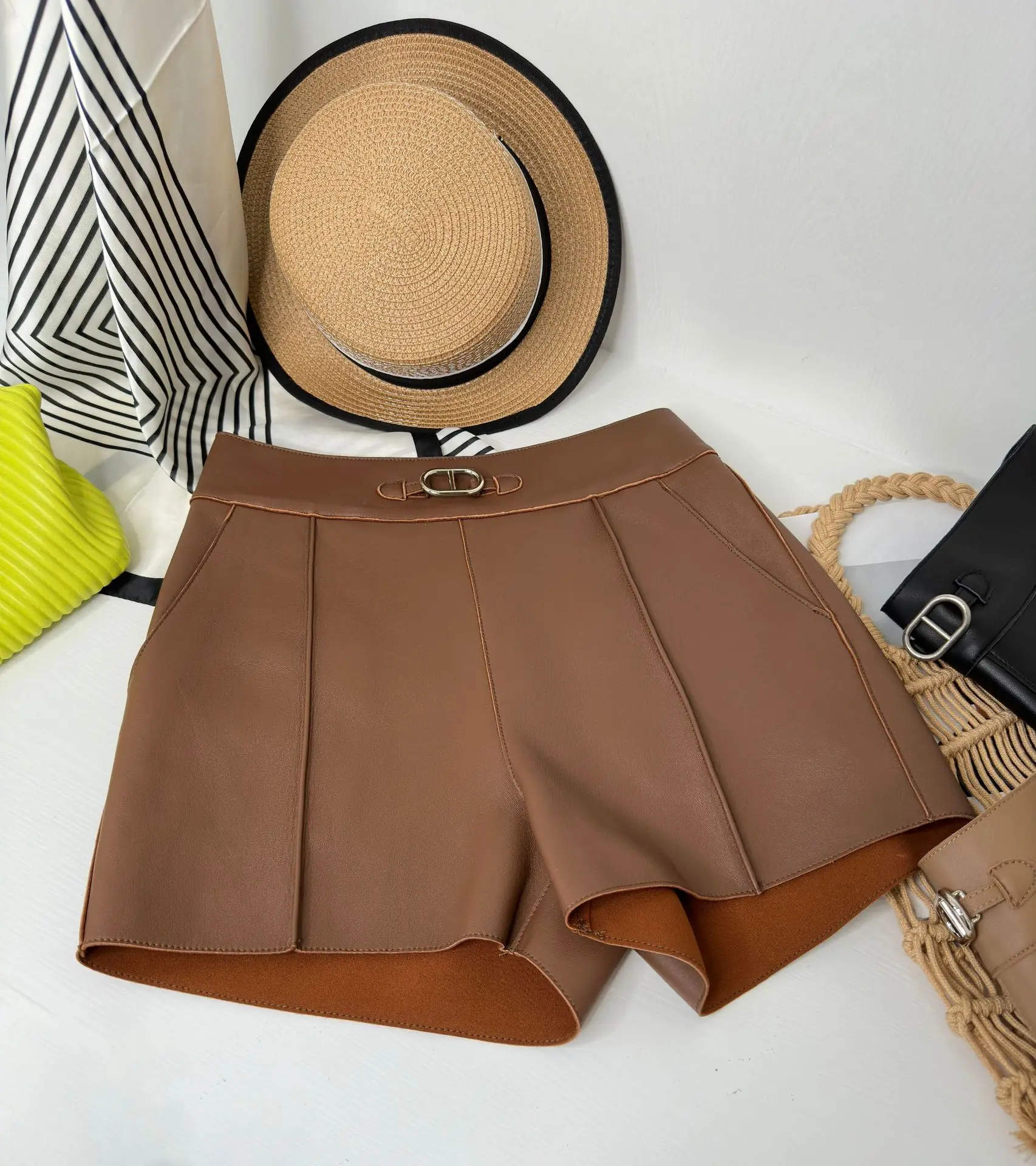 Europe  2023 Autumn Winter Chic Women High Quality Genuine Leather High-rise Shorts F189