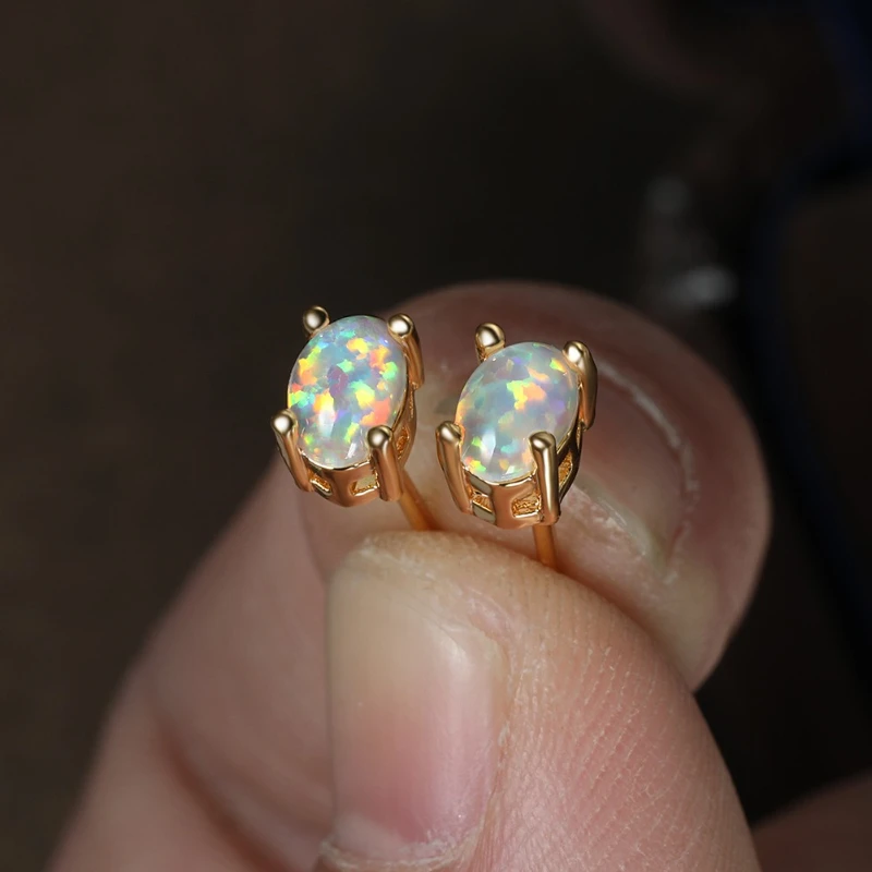 Cute and versatile heart-shaped jewelry accessory for girls, new oval earrings with fashionable and mini features
