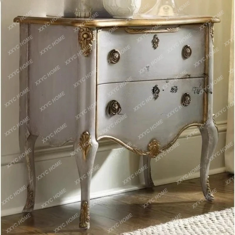 

Прикроватная тумбочка из массива дерева в неоклассическом стиле с резьбой, выполненная под старину.