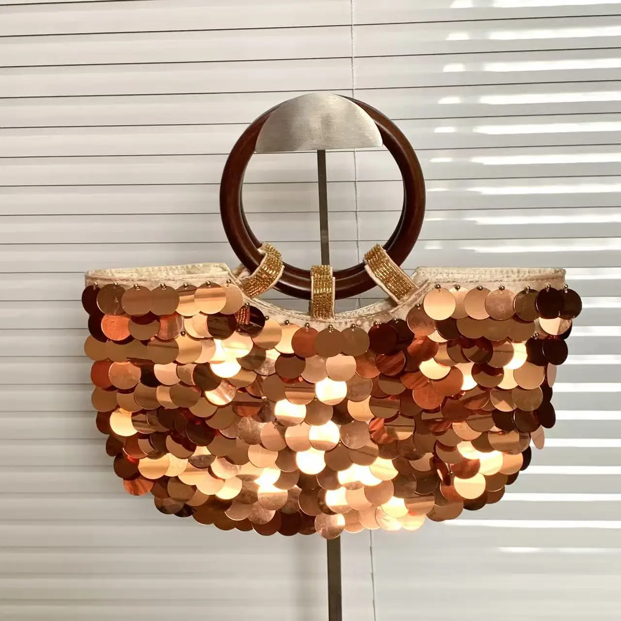 New high-end versatile handmade sequins fashionable personalized solid color beaded beach dinner bag portable