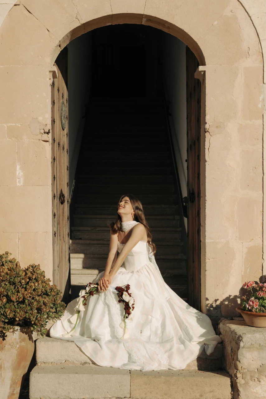 Spaghetti Strap Satin Wedding Dress Customizable Vintage A Line Bridal Gown Lace Train High Neck Choker Bohemian Wedding Gown