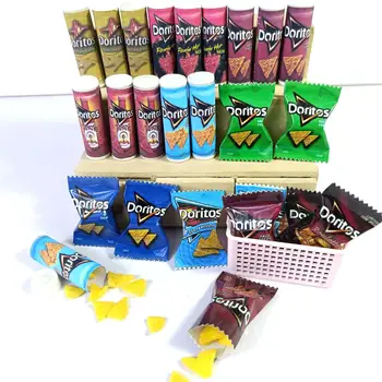 Yeni 2 torba cips 1/6 ölçekli Dollhouse minyatür kızarmış cips Mini Blyth barbjd BJD bebek evi oyuncaklar için gıda taklit doğum günü hediyesi
