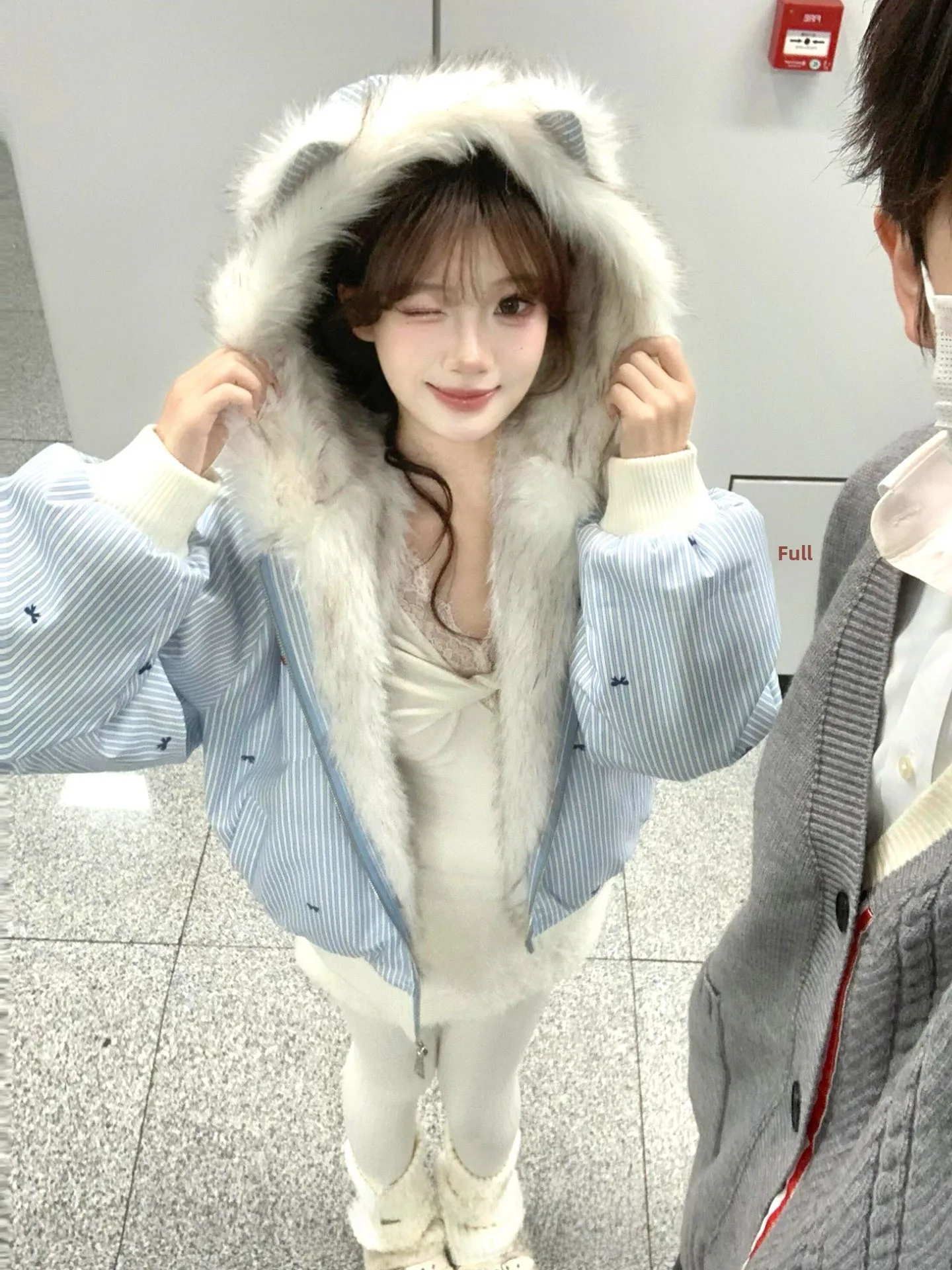 hiver-thiened-chaleur-synthetique-vison-chapeau-manteau-femmes-design-sens-petites-rayures-bleues-coton-jaet-coton-manteau