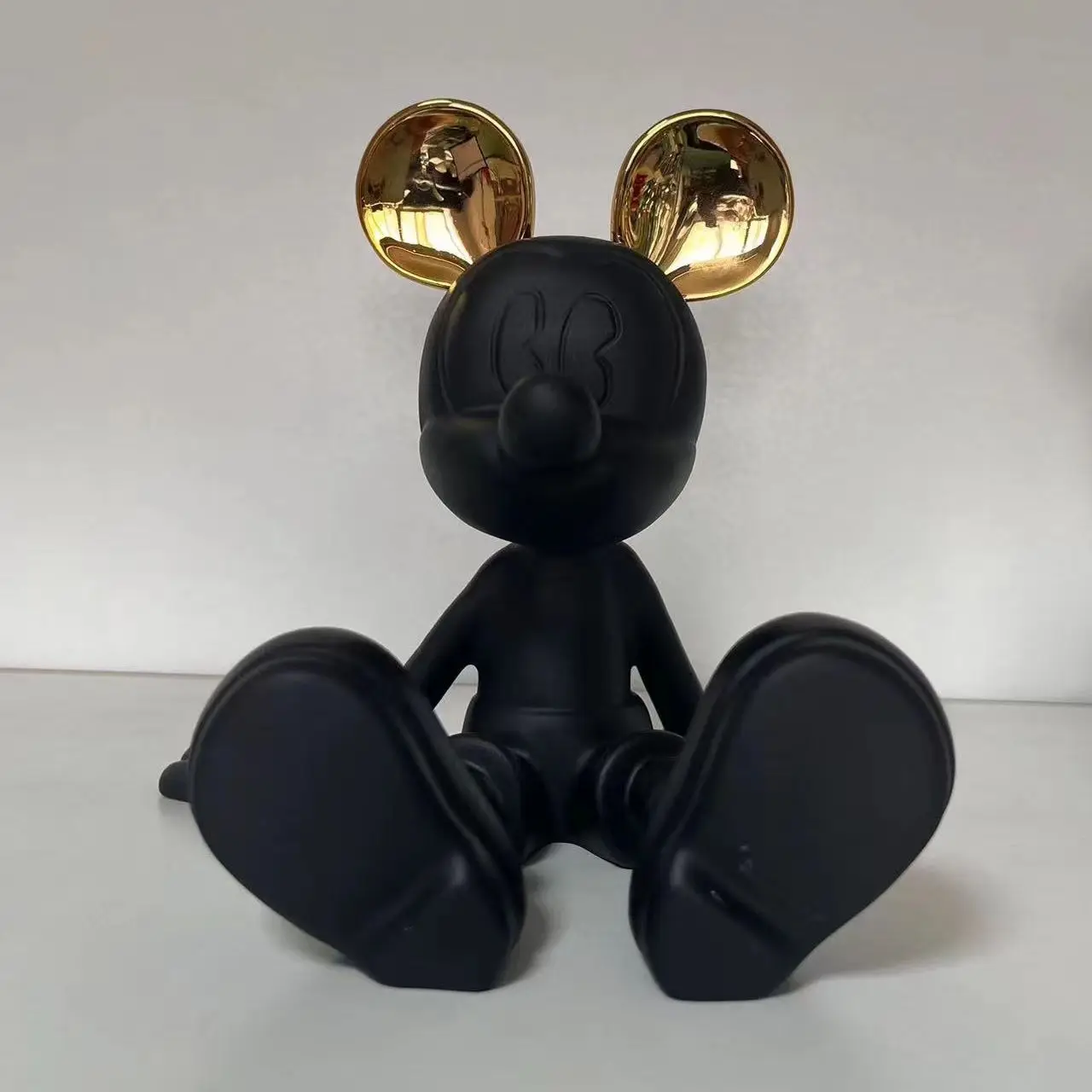 Bandai Disney Mickey Mouse Cartoon Figur sitzen Haltung Harz Modell Puppe Spielzeug für lebende Anime Statue Dekor Raum Ornament Geschenk 8