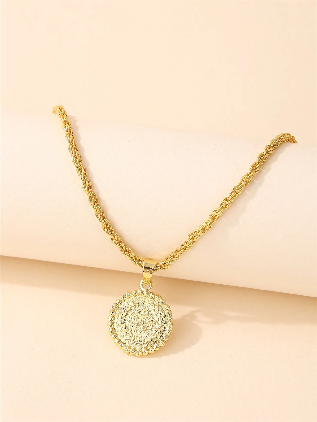 Coin Necklace Delicate - สร้อยคอทอง 18K ชุบทอง ดีไซน์เก๋แบบมินิมอล ลายบิดเกลียว รูปทรงเหรียญ