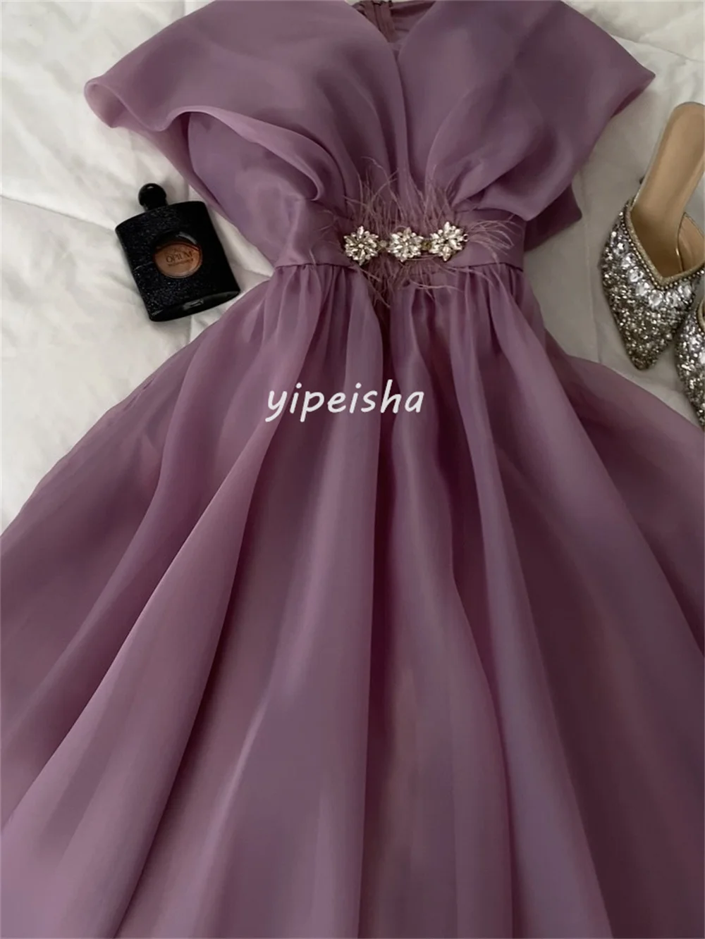 カスタマイズされたエレガントなクラシックオーガンザラインストーンフェザーAラインVネックティーレングスドレスオーダーメイドオケージョンドレスマッチングフォーマル