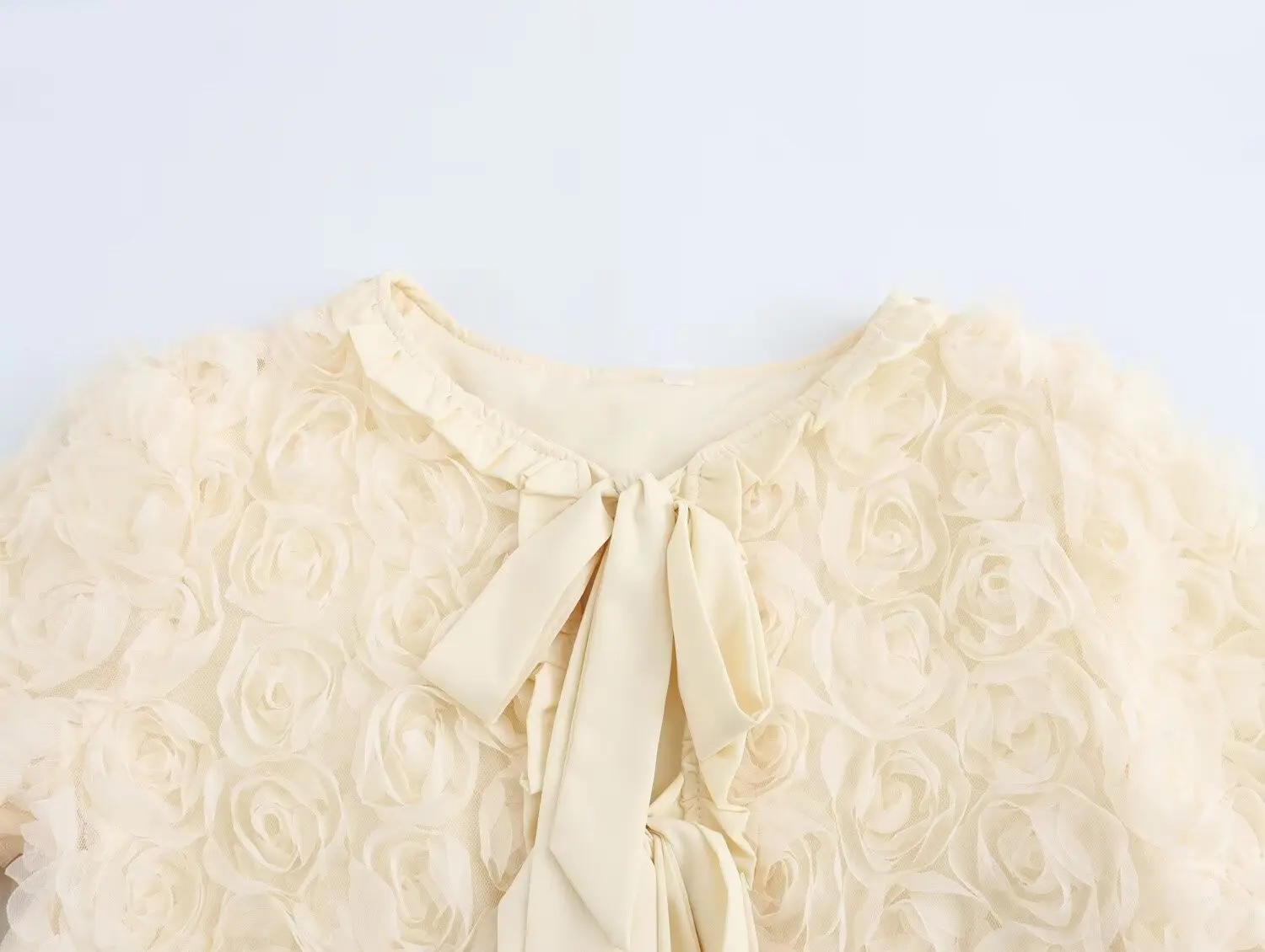 秋の新作レディース服 欧米風 フレンチファッション 立体フラワーフリル裾 フレンチストラップジャケット