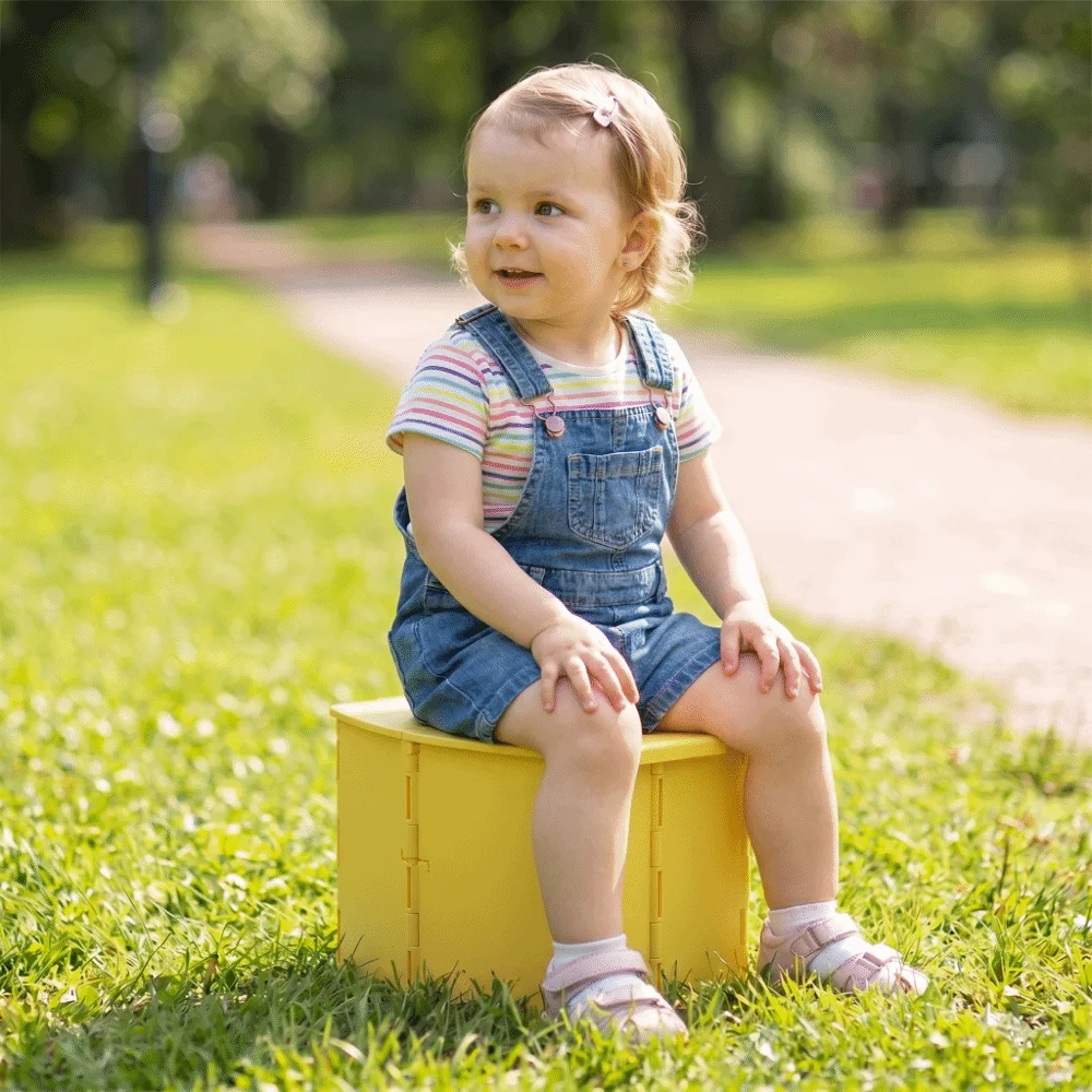 

Plastic Portable Travel Potty Durable Easy Clean Foldable Baby Toilet Seat Convenient Hard ABS Potty Training Toilet Car
